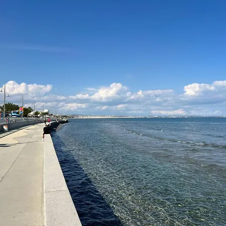 Apartment Superb Seaview Flat, Prime Area *