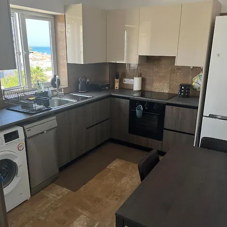 Superb Seaview Flat, Prime Area Apartment *