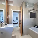 Superb Seaview Flat, Prime Area * Larnaca