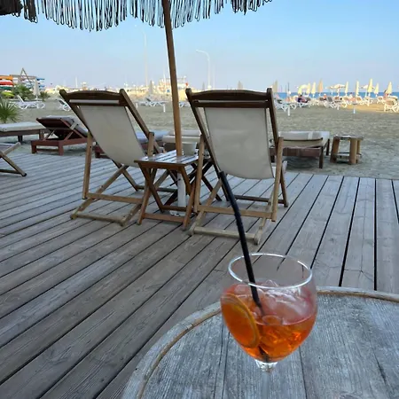 Апартаменты Superb Seaview Flat, Prime Area Ларнака