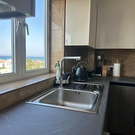 Superb Seaview Flat, Prime Area לרנקה