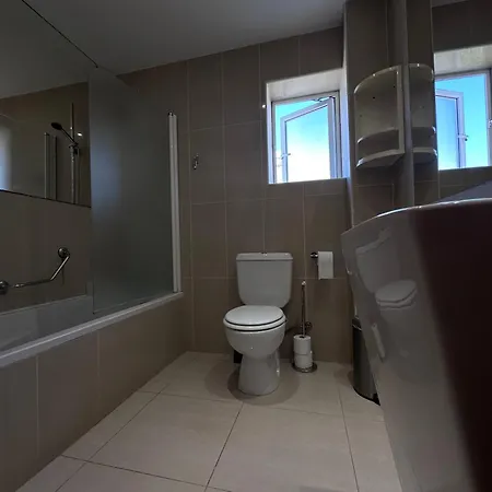 Apartment Superb Seaview Flat, Prime Area *