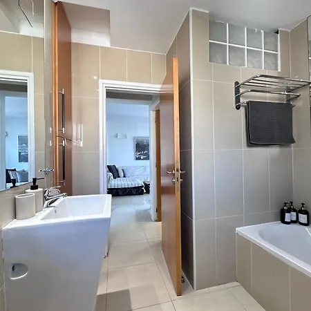 Superb Seaview Flat, Prime Area * Larnaka