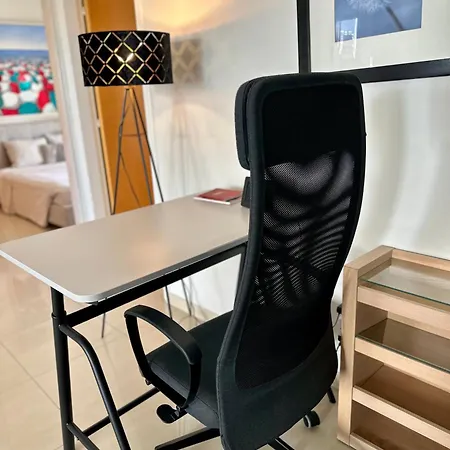 Superb Seaview Flat, Prime Area * Larnaka