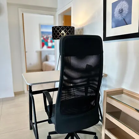 Superb Seaview Flat, Prime Area * Larnaka