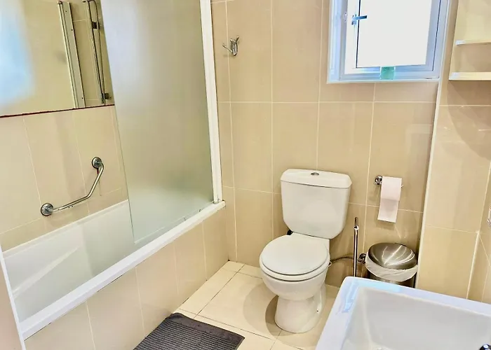 Superb Seaview Flat, Prime Area Apartament *