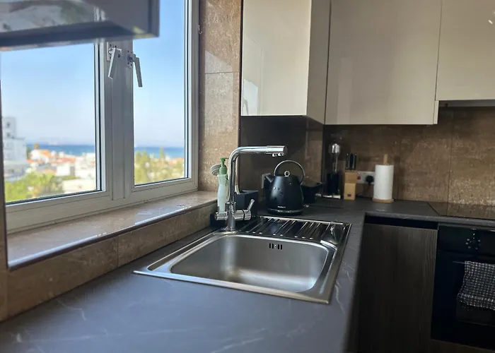 Superb Seaview Flat, Prime Area Ларнака