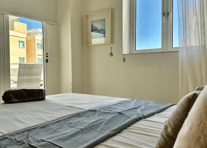 Superb Seaview Flat, Prime Area לרנקה