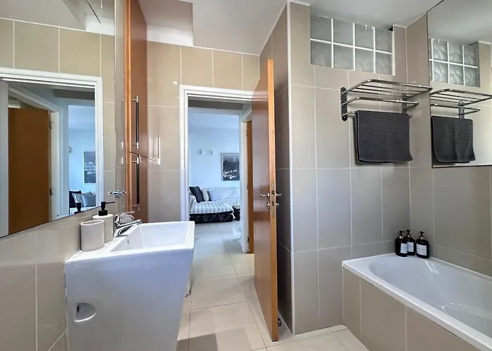 Superb Seaview Flat, Prime Area * Ларнака