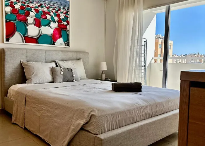 Superb Seaview Flat, Prime Area Apartament